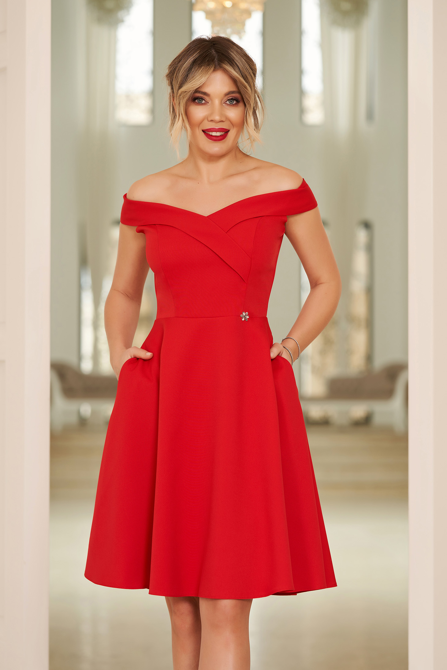 Rochie Starshiners Rosie De Ocazie Eleganta In Clos Cu Decolteu Cu
