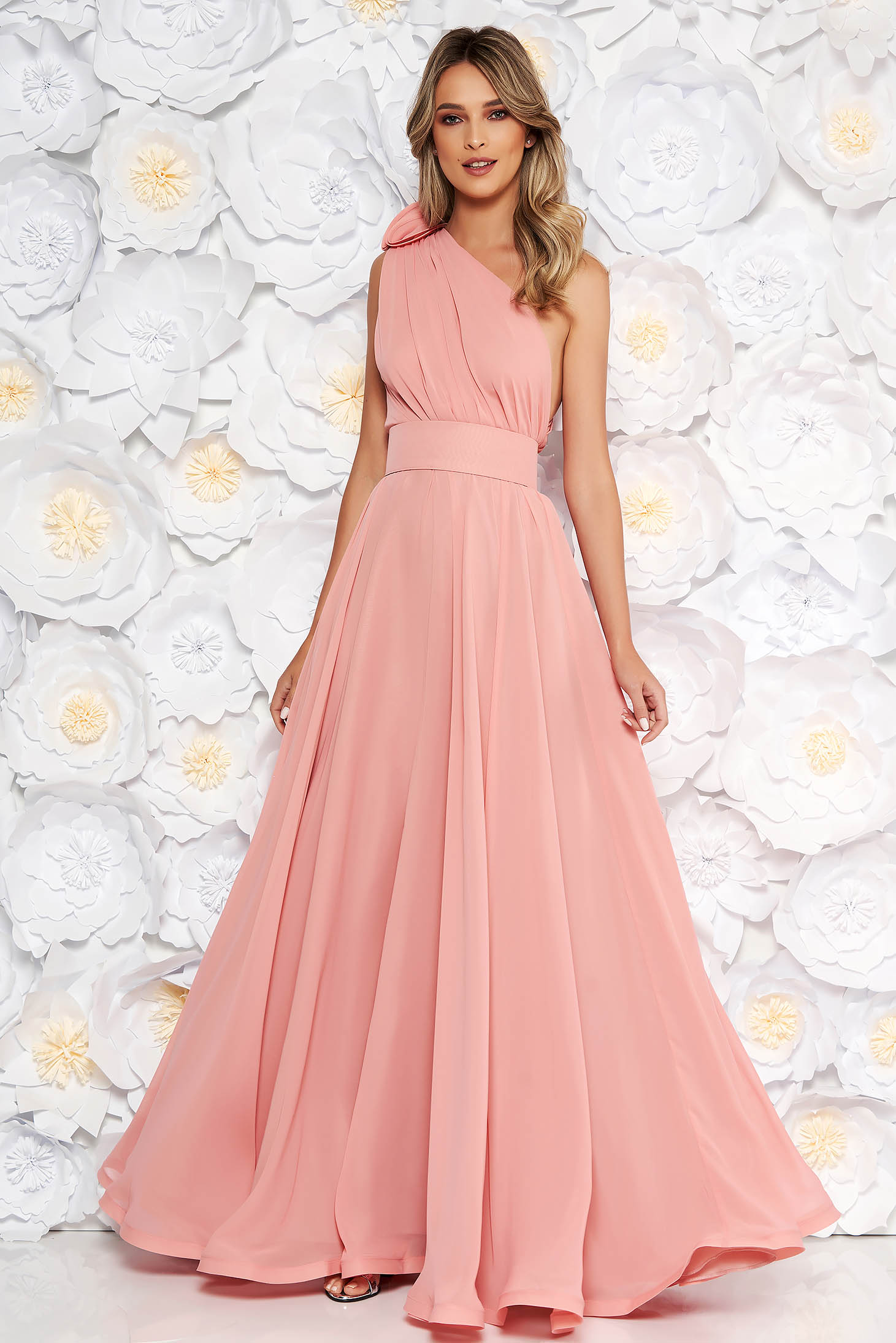 Rochie Ana Radu Roz Prafuit De Ocazie In Clos Din Voal Accesorizata