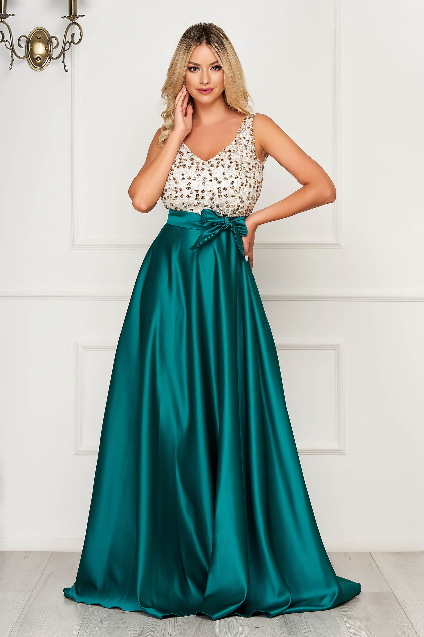 Rochie Fofy verde-inchis de ocazie in clos din satin cu paiete fara maneci cu decolteu in v