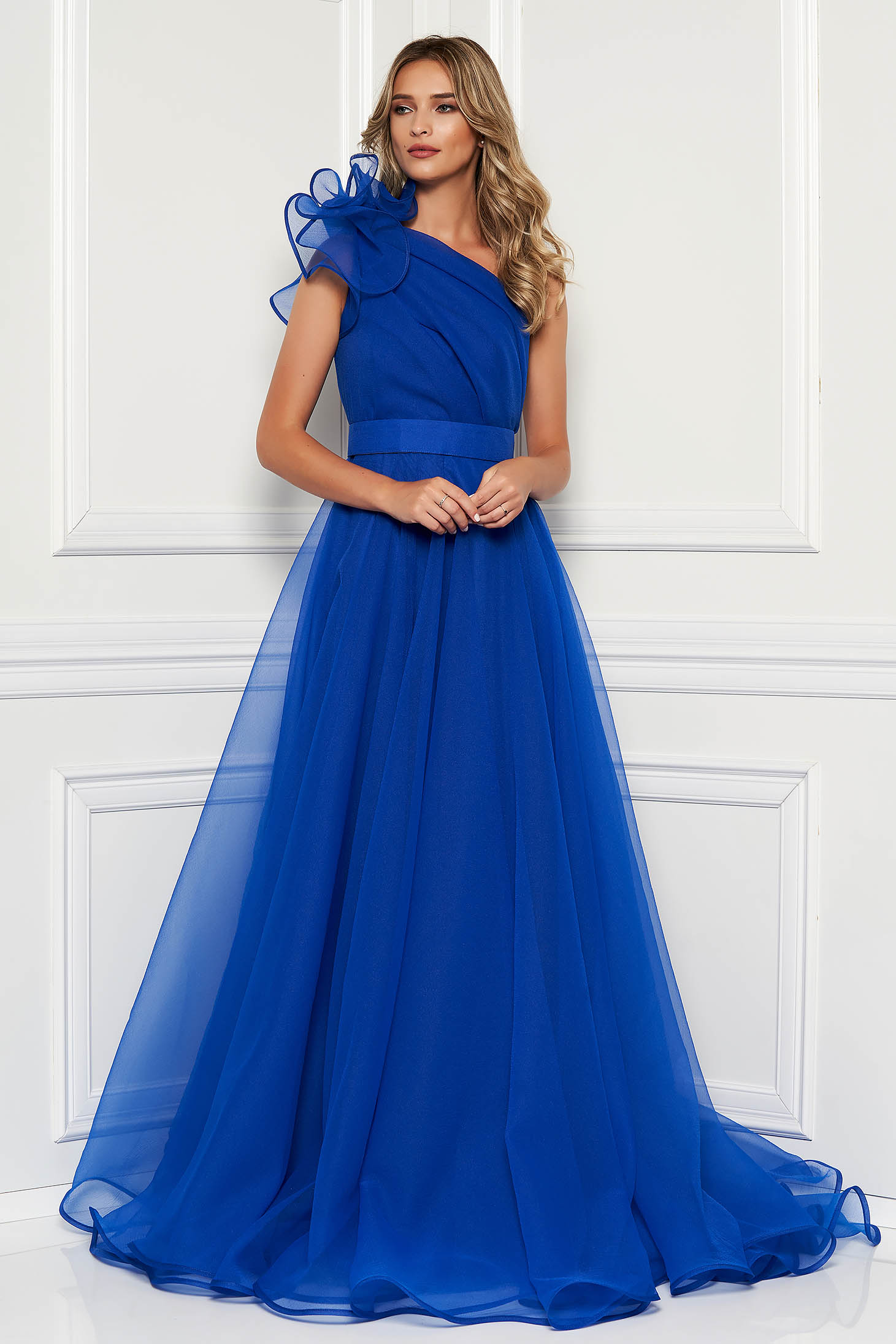 Blue tulle dress with a-line cut on the shoulder accessorized with a belt - Ana Radu