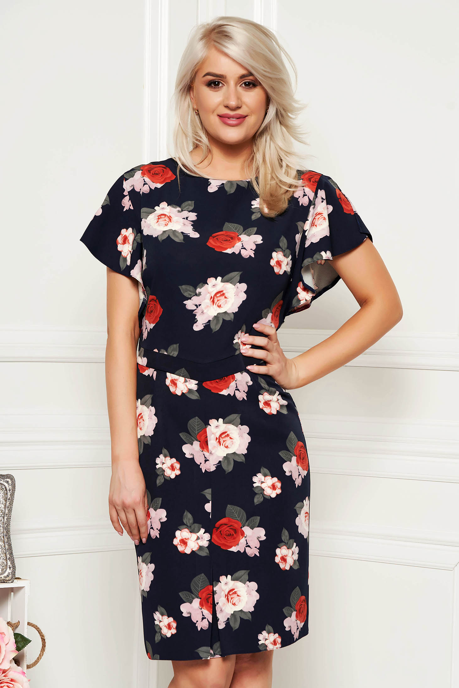 Rochie albastru-inchis eleganta midi tip creion cu maneca scurta din material fin la atingere cu imprimeuri florale