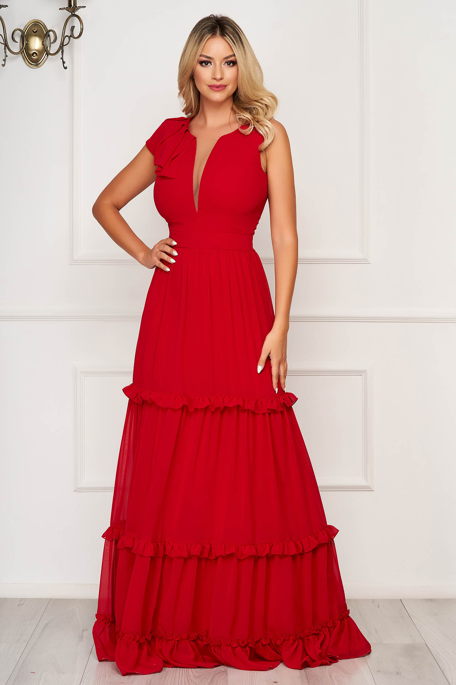Red dress with v-neckline with ruffle details from veil fabric