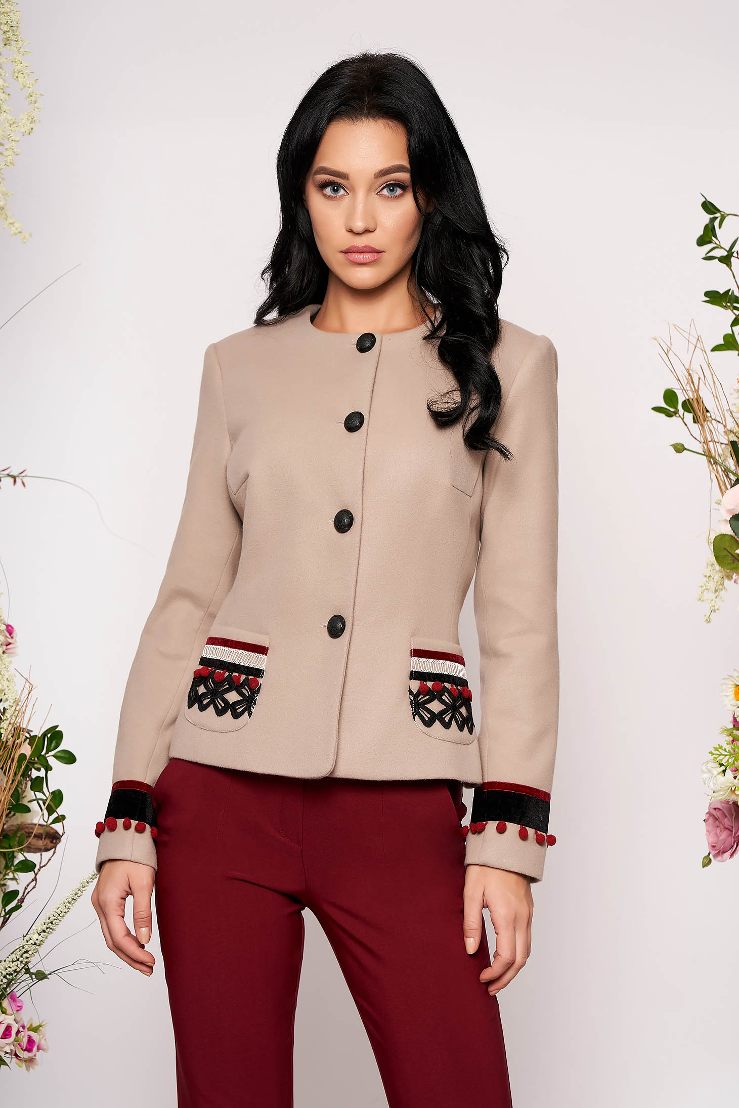 Sacou LaDonna cappuccino din lana cambrat elegant tip blazer cu aplicatii cusute manual