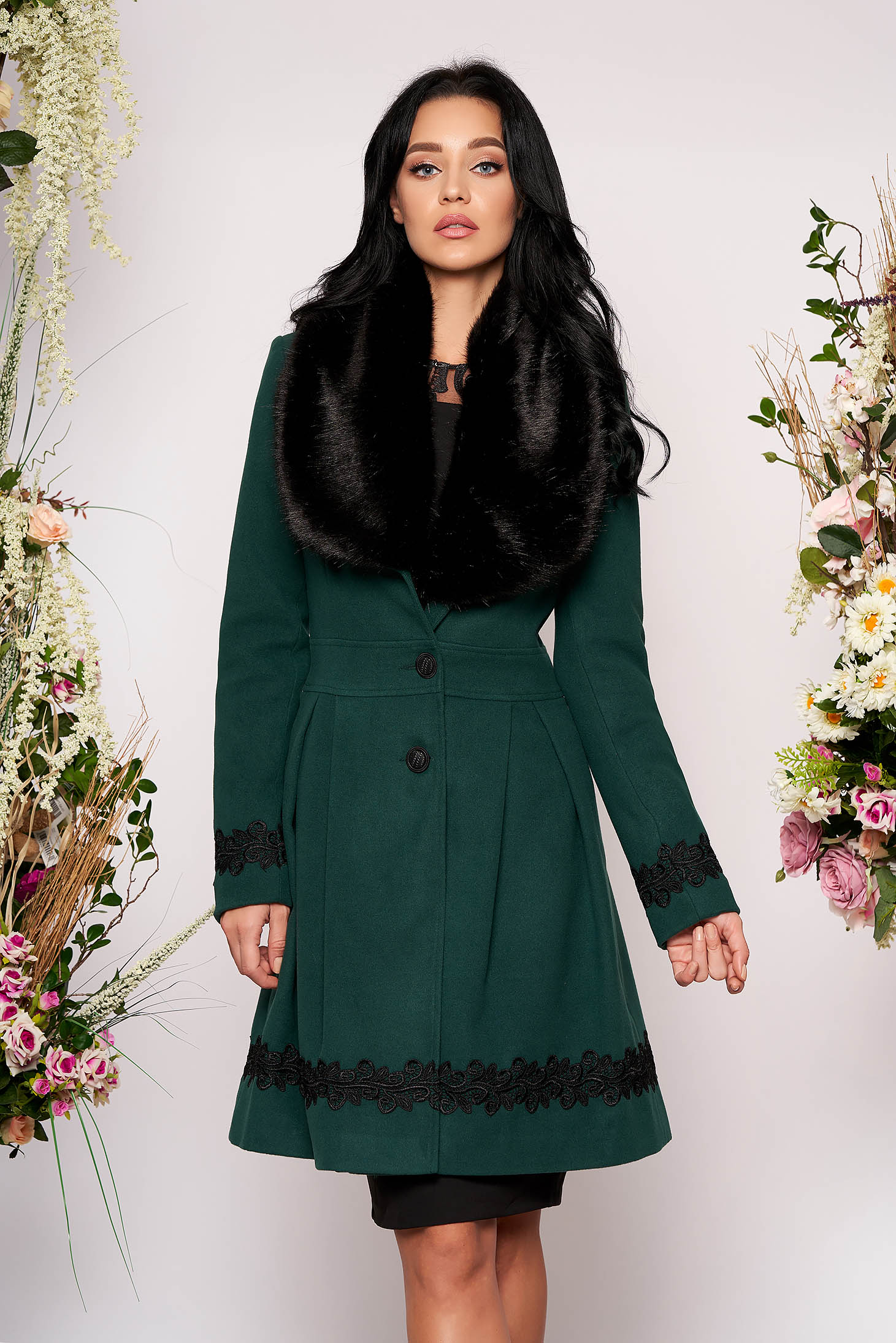 Palton LaDonna verde-inchis elegant lung in clos cu guler din blana ecologica si inchidere cu nasturi