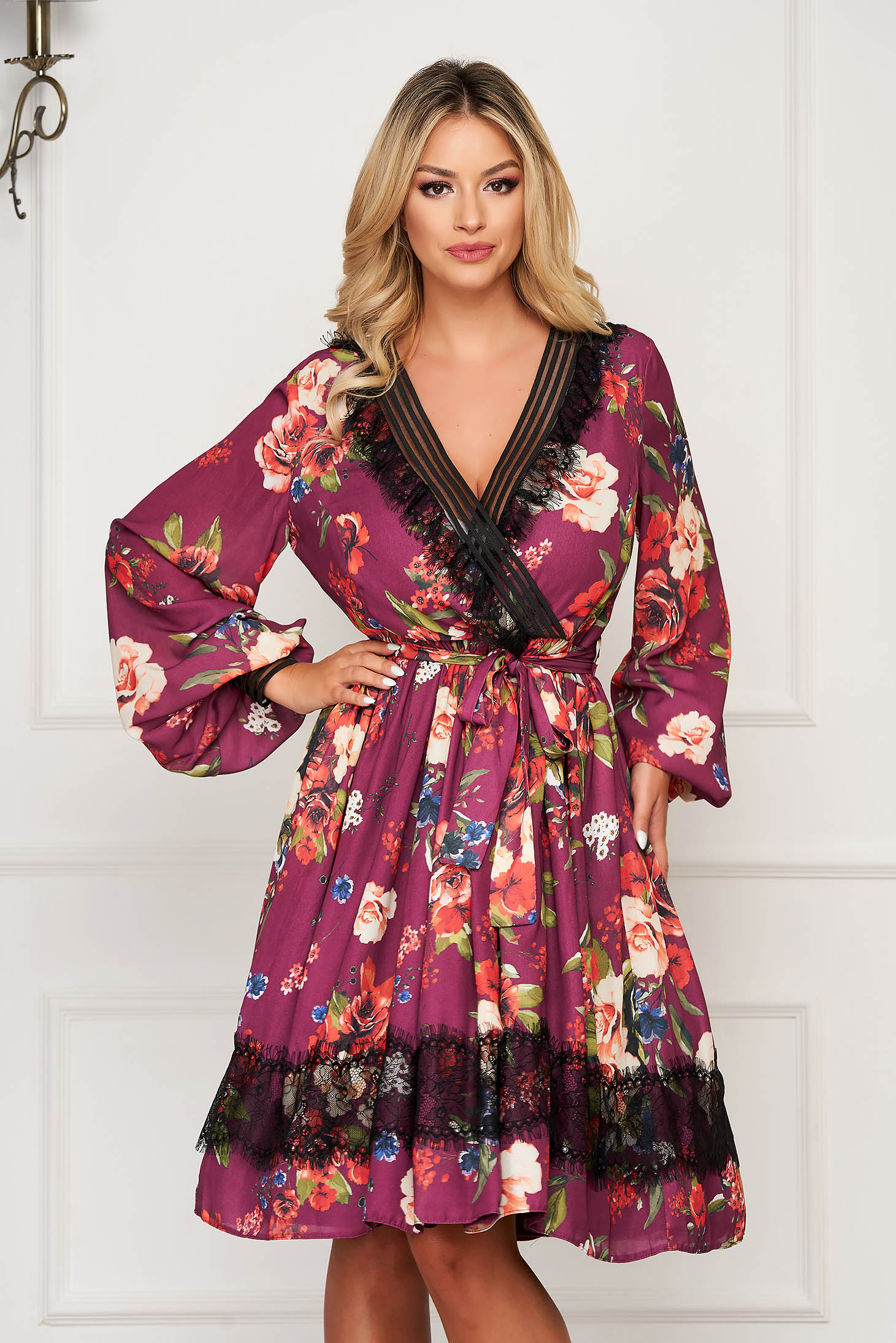 Rochie LaDonna mov eleganta midi in clos din voal cu imprimeu floral