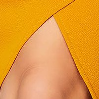 Midi ceruza texturált krepp ruha - mustársárga, átlapolt dekoltázzsal - StarShinerS