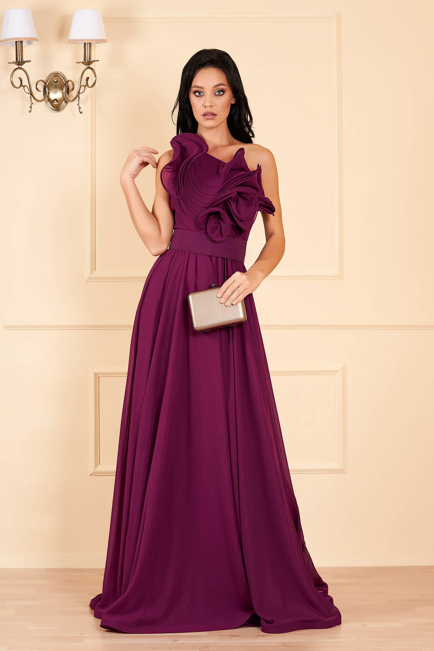 Rochie Ana Radu zmeura de lux pe umar din voal captusita pe interior cu volanase accesorizata cu cordon