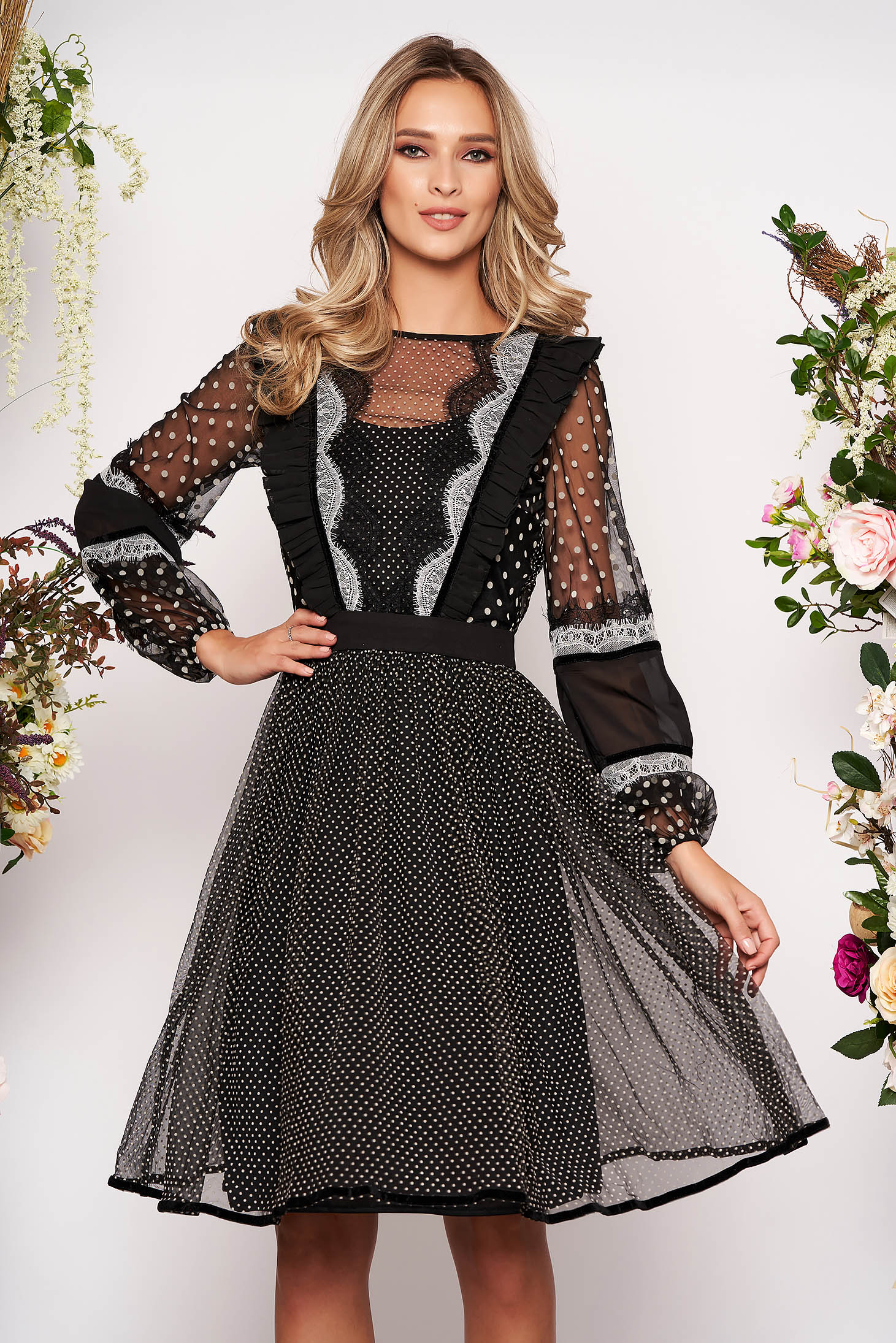 Rochie LaDonna neagra midi de ocazie in clos din voal cu maneci lungi cu maneci prinse in elastic cu volanase si buline