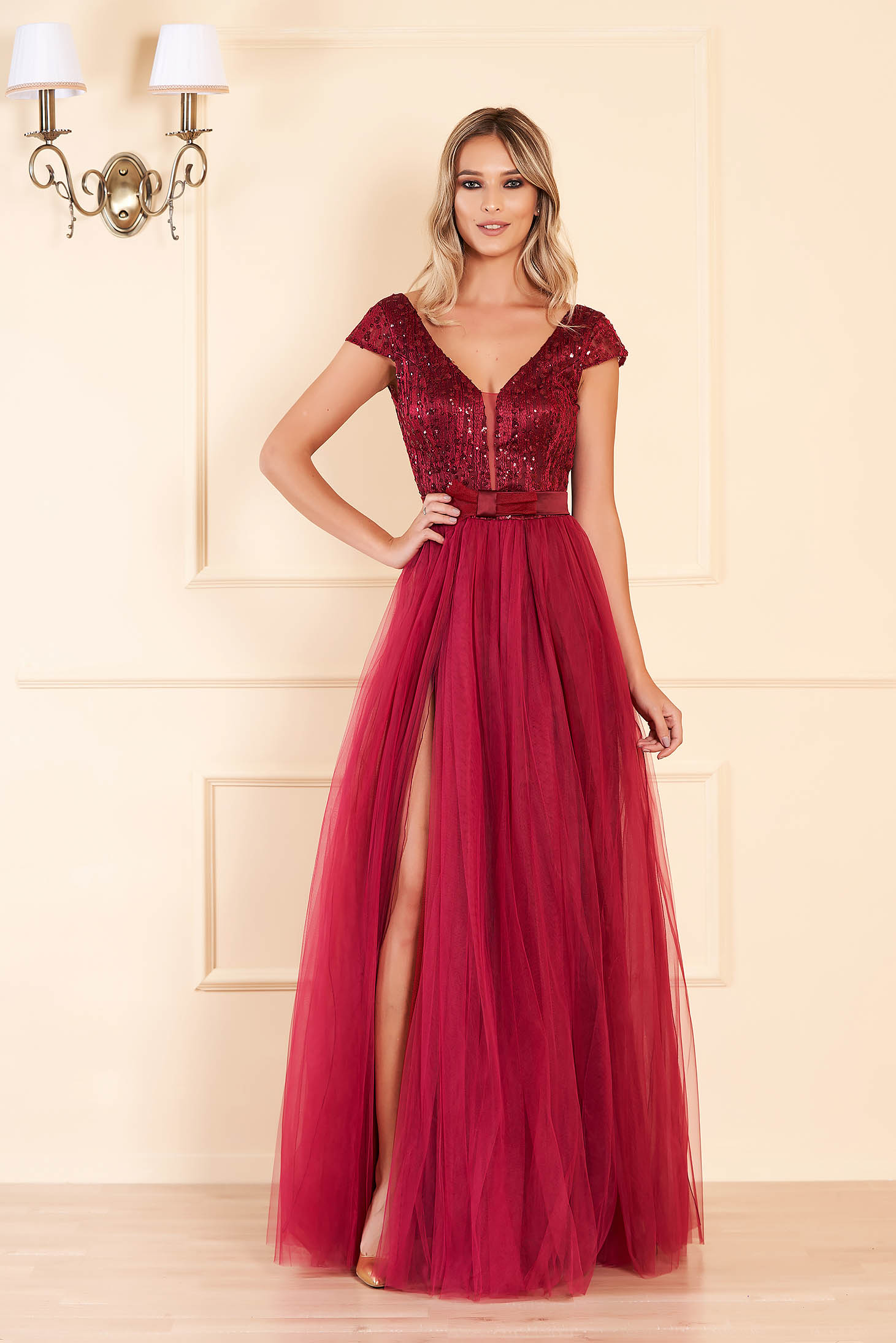 Rochie Artista fuchsia lunga de ocazie in clos cu spatele gol cu bust buretat cu decolteu in v cu aplicatii cu paiete