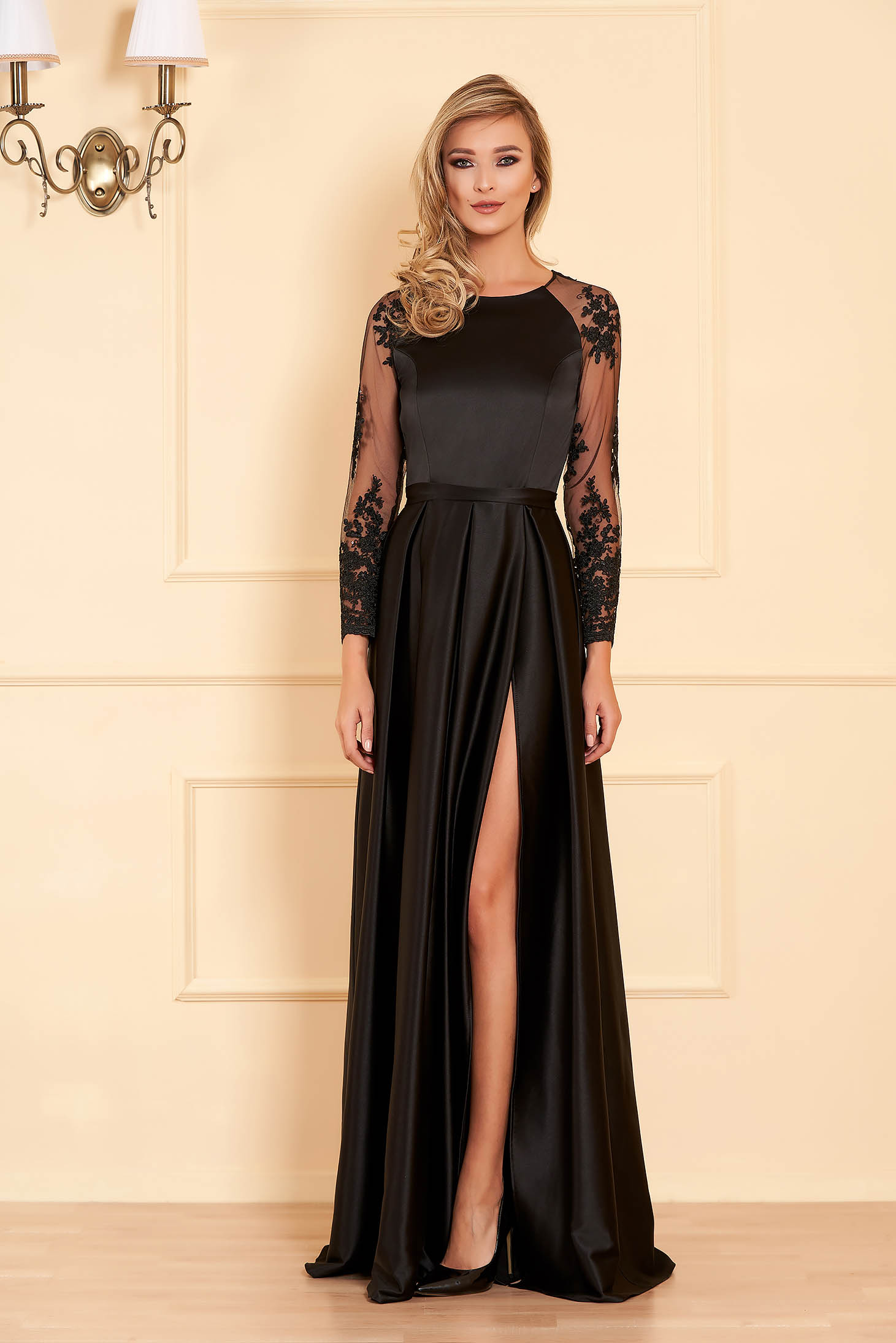 Rochie Artista neagra de ocazie croi in clos din material satinat cu maneci din dantela