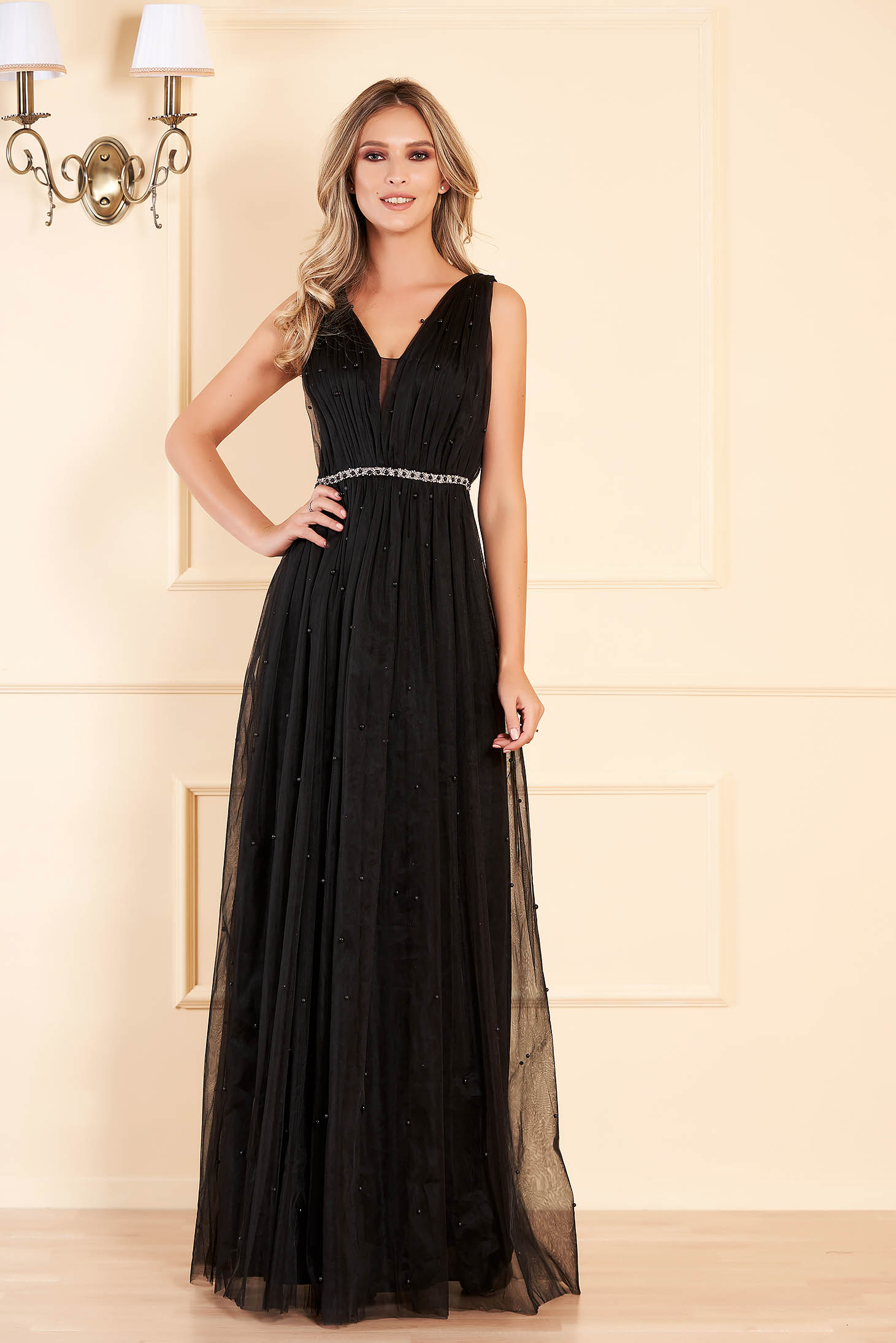 Rochie LaDonna neagra lunga de ocazie in clos din tul cu aplicatii cu perle cu bust buretat fara maneci