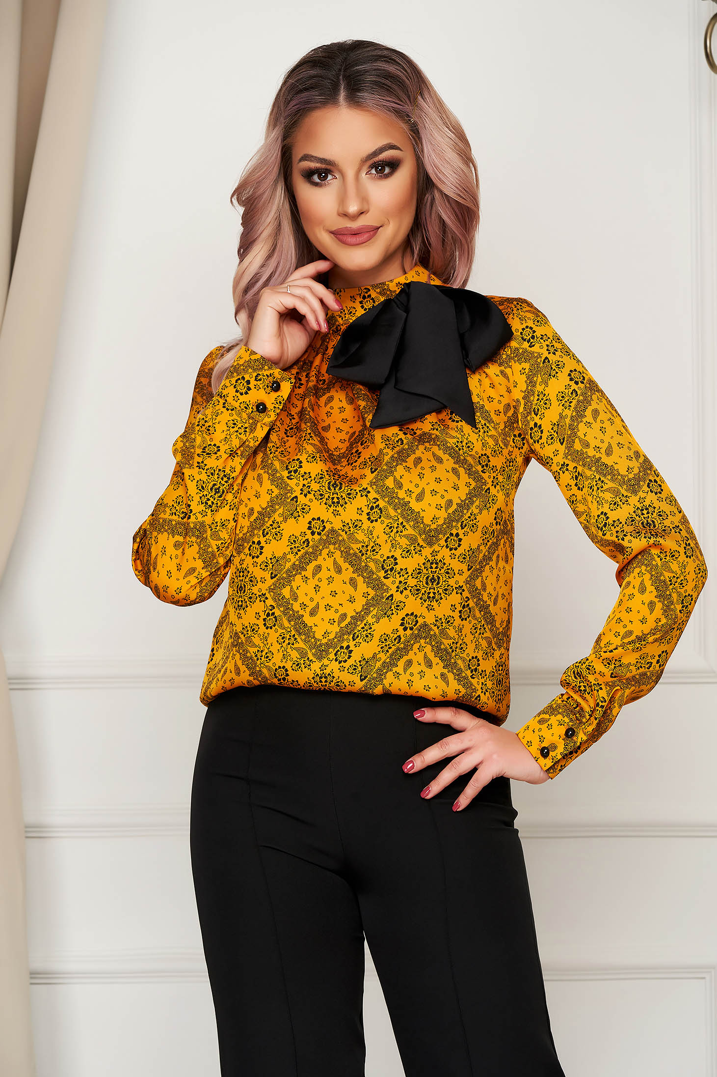 Bluza dama PrettyGirl mustarie office cu guler rotund si fundita