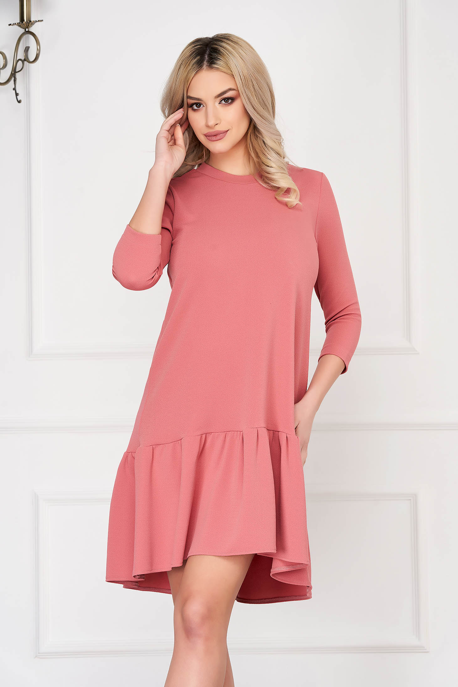 StarShinerS pink daily dress with easy cut with 3/4 sleeves with ruffles at the buttom of the dress without clothing