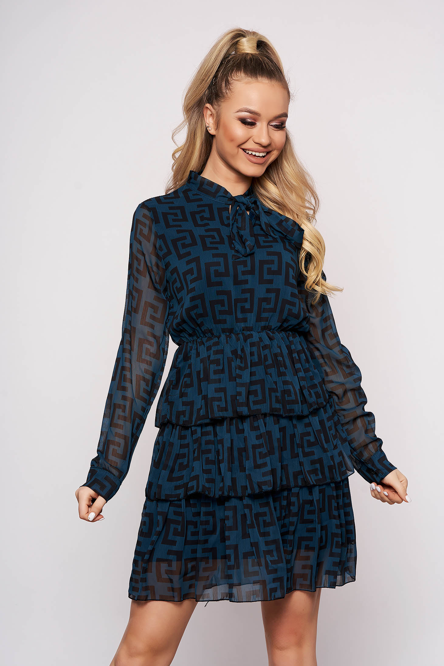 Rochie SunShine albastra scurta de zi din material vaporos in clos cu maneci lungi