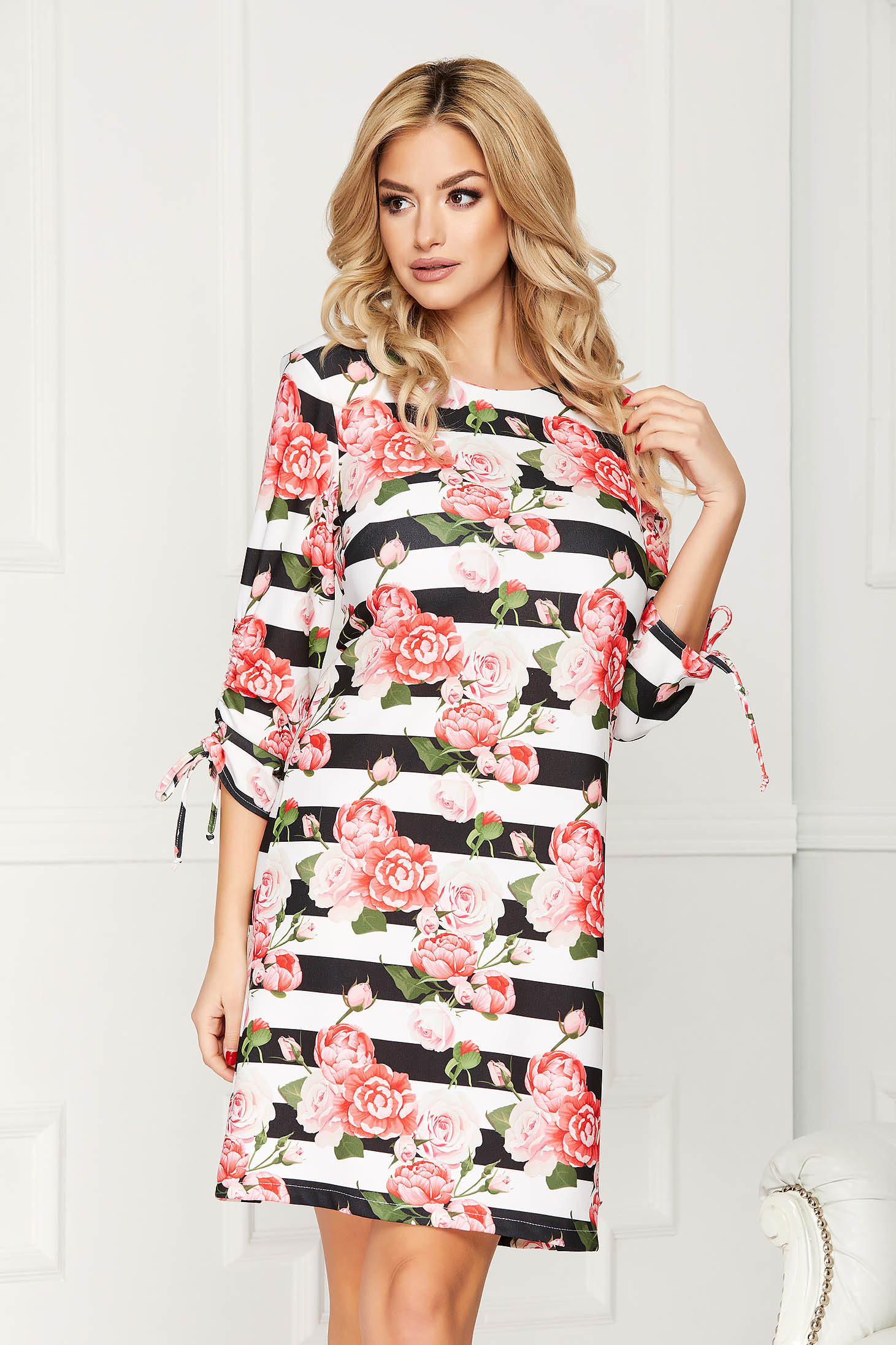 Rochie corai scurta eleganta cu croi in a din stofa cu dungi si imprimeu floral