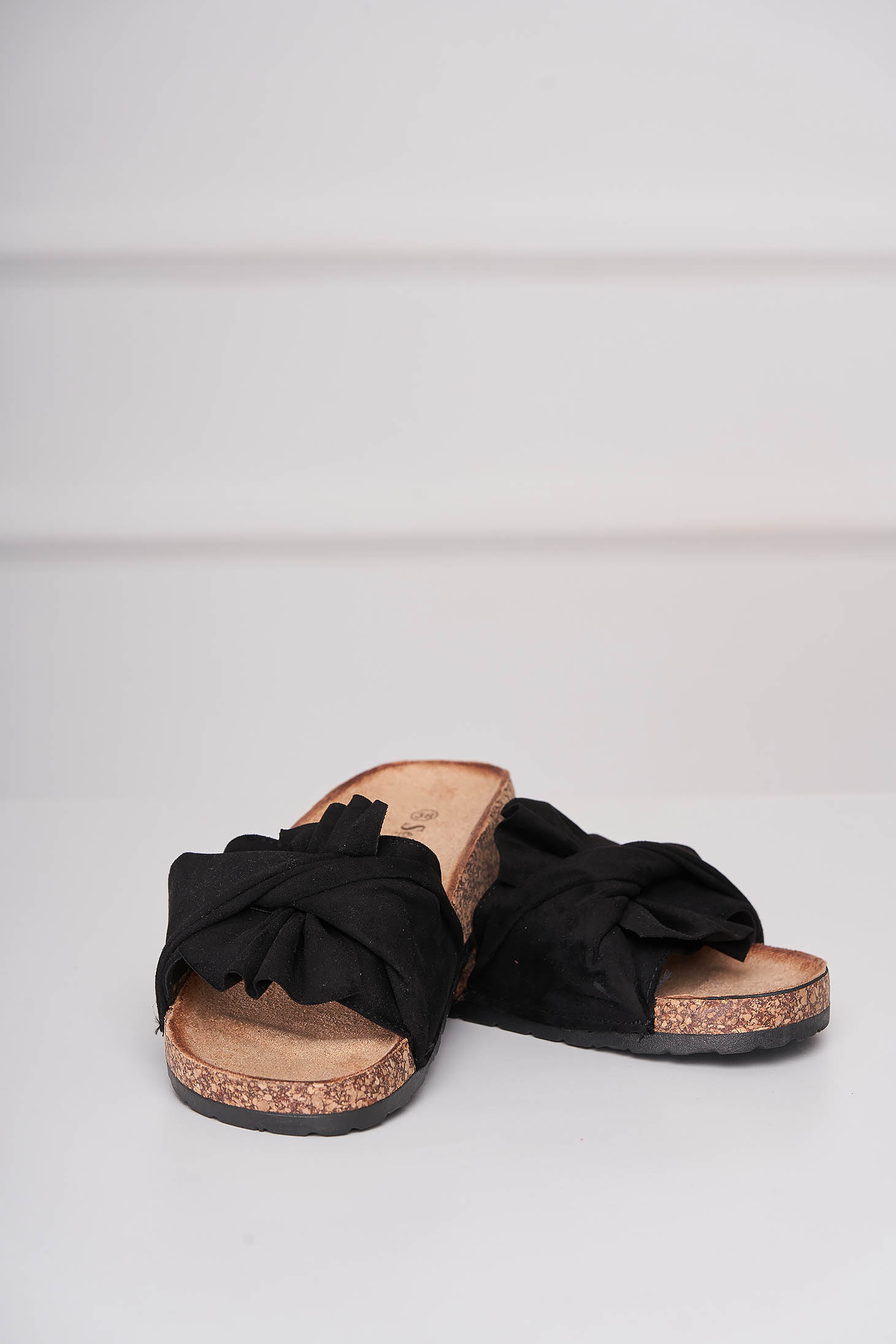 Papuci negri casual din material catifelat cu talpa joasa