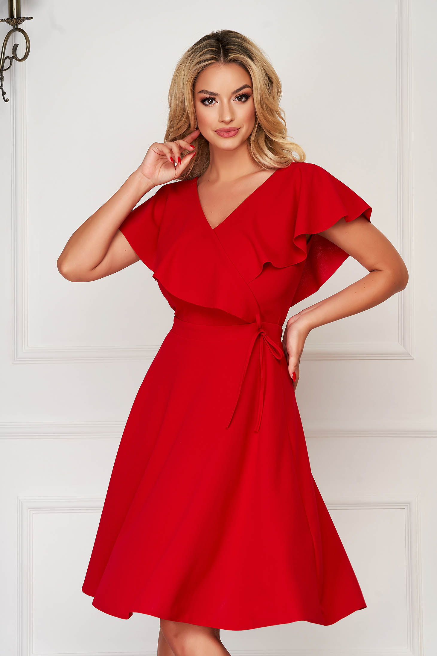 Rochie StarShinerS rosie scurta de zi in clos cu volanase pe linia decolteului