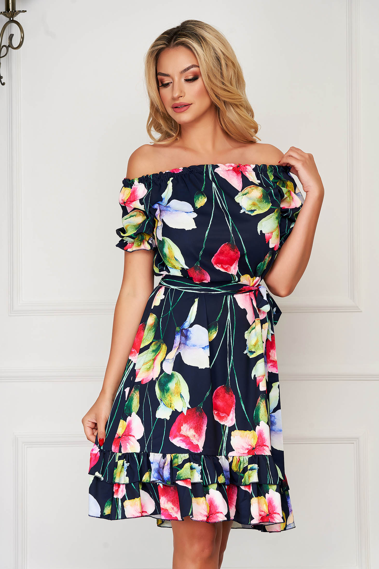 Rochie albastra scurta de zi cu volanase si accesorizata cu cordon