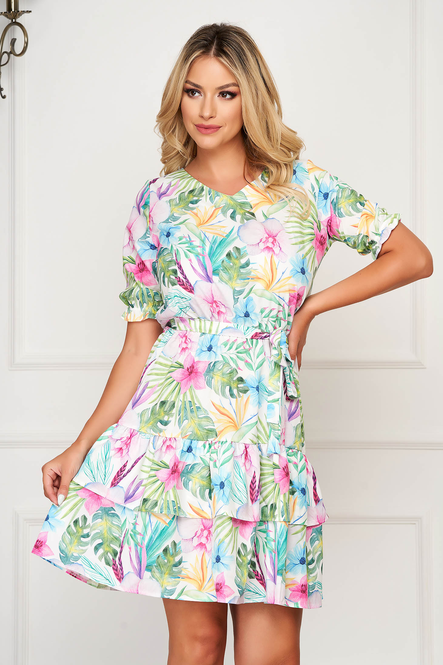 Rochie alba scurta de zi din material vaporos in clos cu maneci scurte