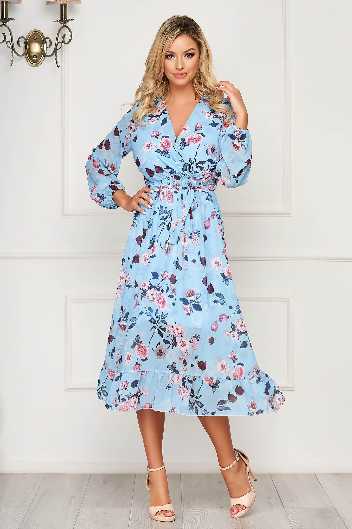 Rochie albastru aqua midi de zi din material subtire in clos cu volanase