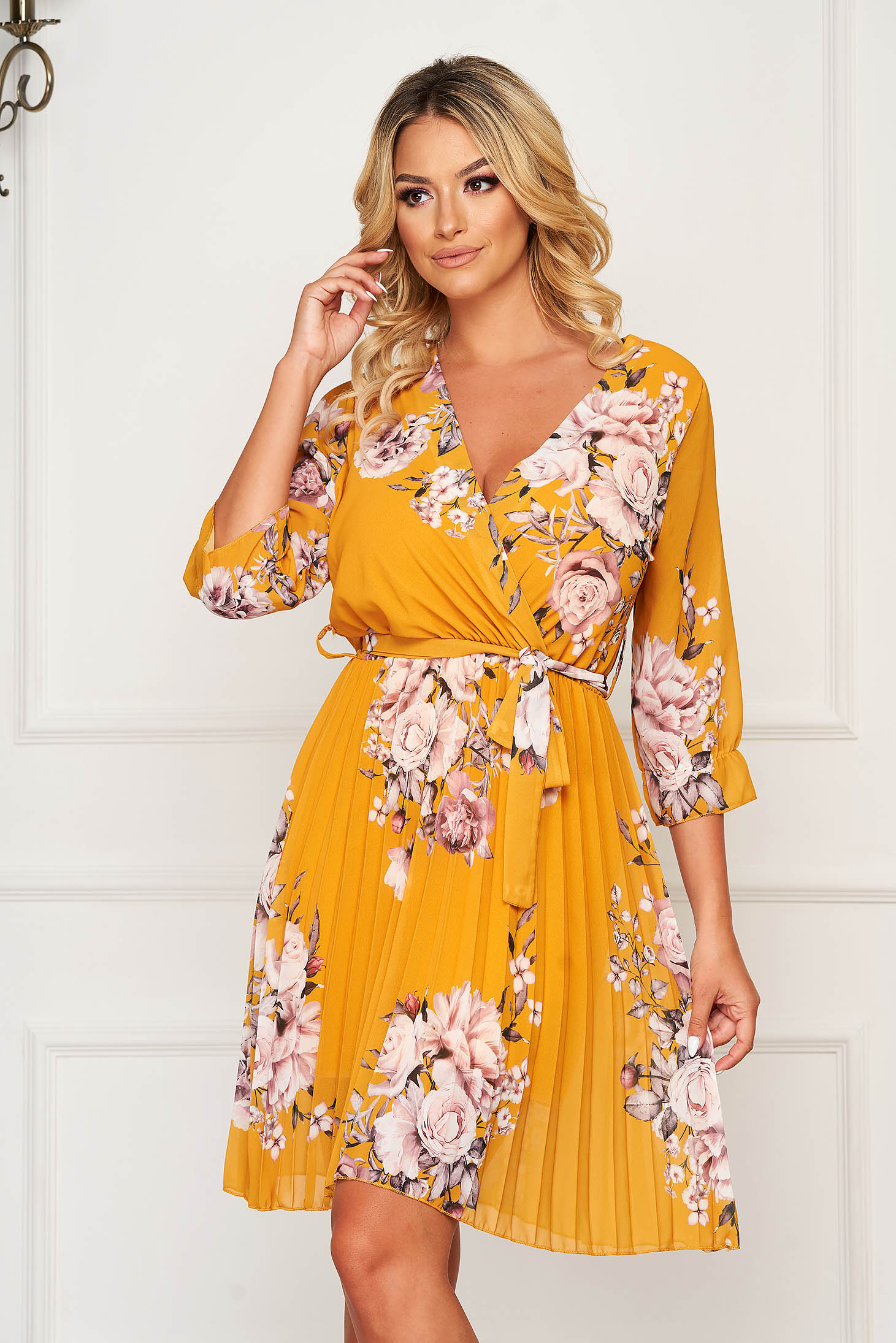 Rochie SunShine mustarie scurta de zi din material vaporos plisata cu croi in clos