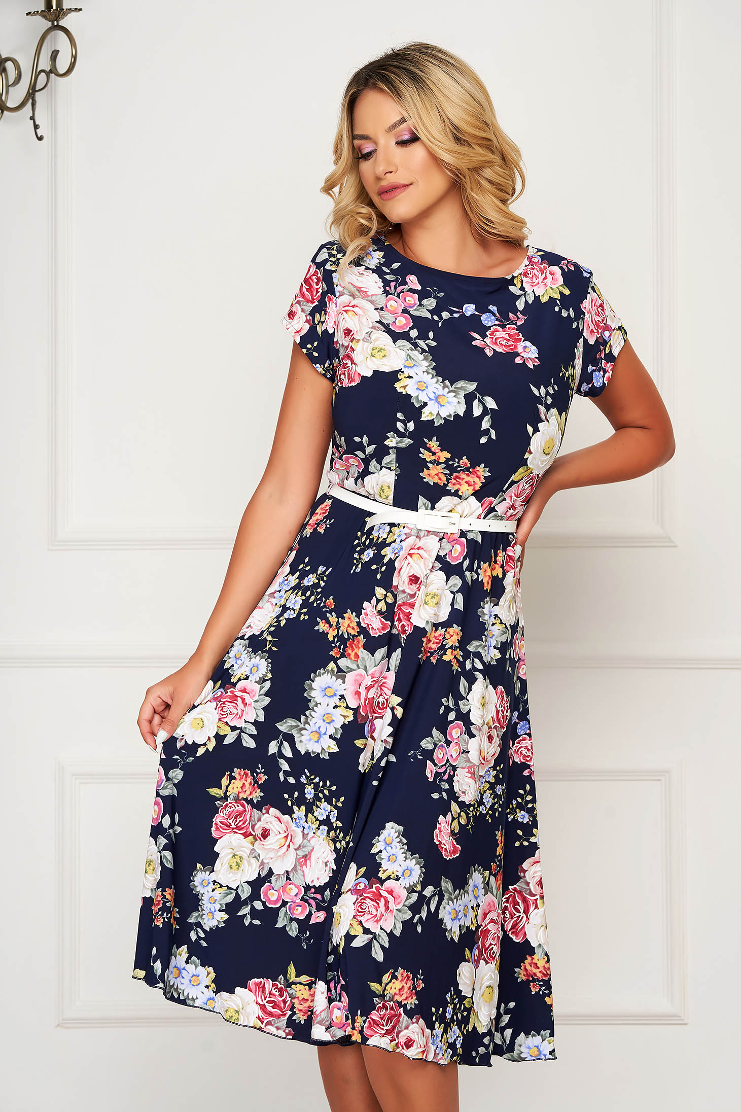 Rochie albastra midi de zi in clos cu elastic in talie si maneci scurte