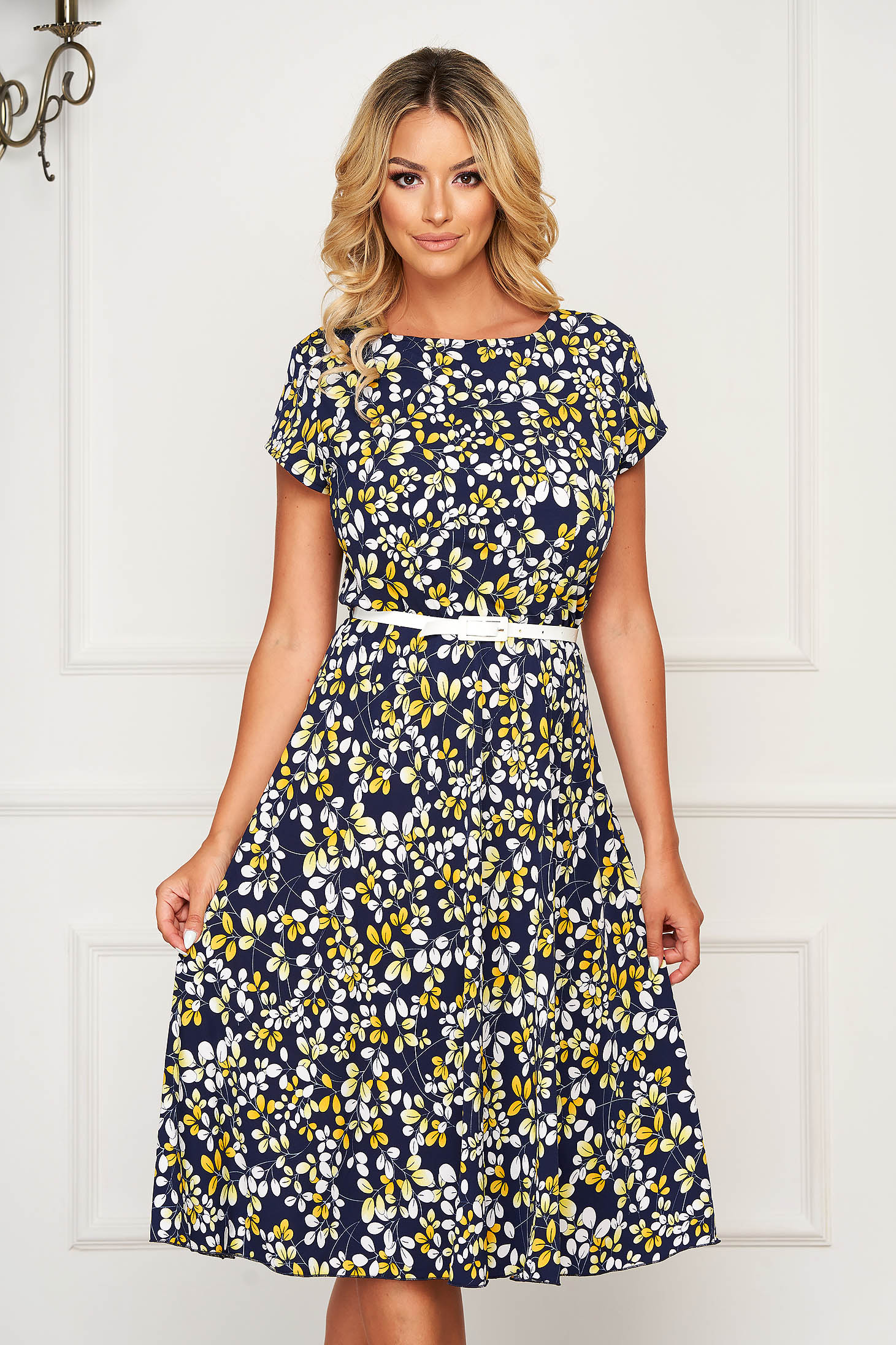 Rochie albastru-inchis midi de zi din material elastic in clos cu elastic in talie