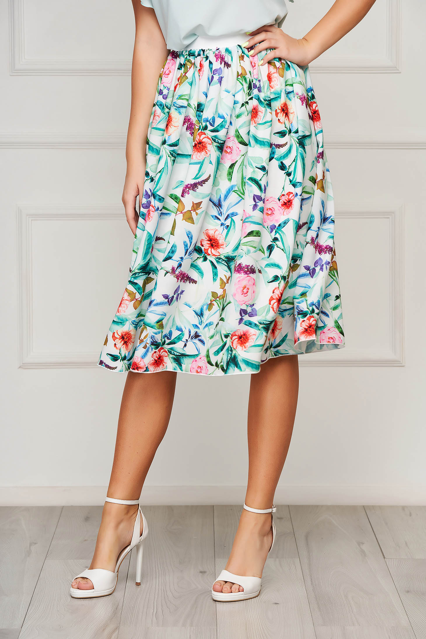 Fusta StarShinerS alba eleganta midi in clos cu elastic in talie din voal cu imprimeu floral