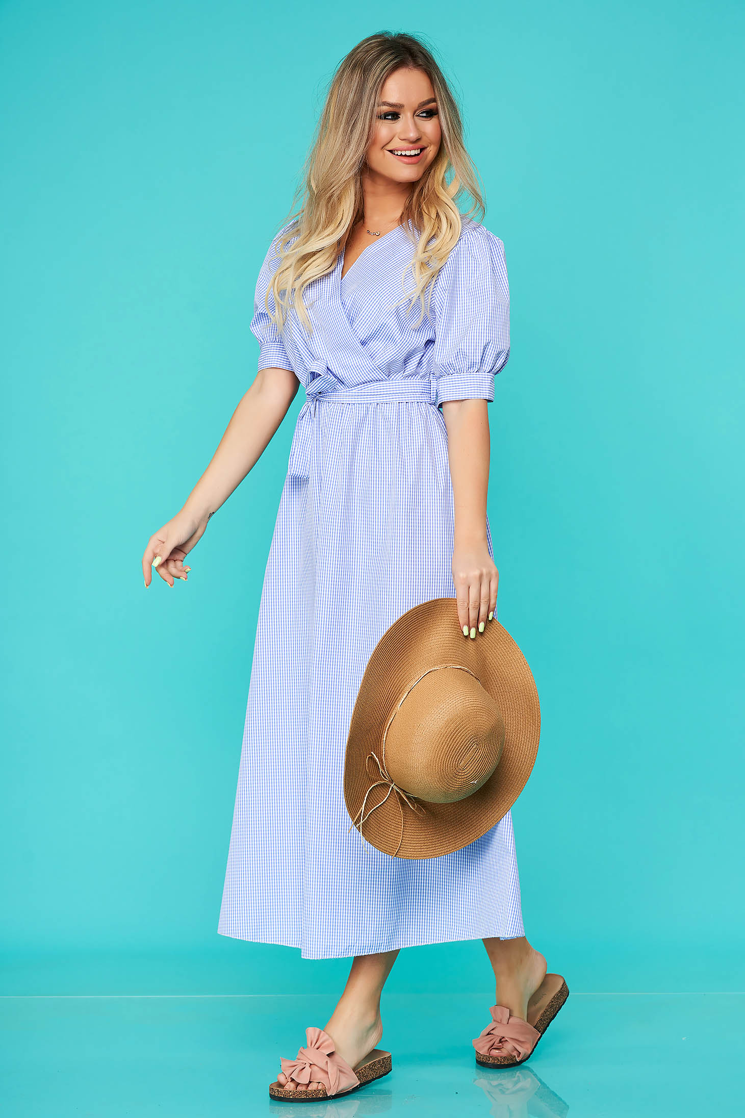 Rochie SunShine albastra de zi clos cu elastic in talie accesorizata cu cordon din bumbac neelastic in carouri