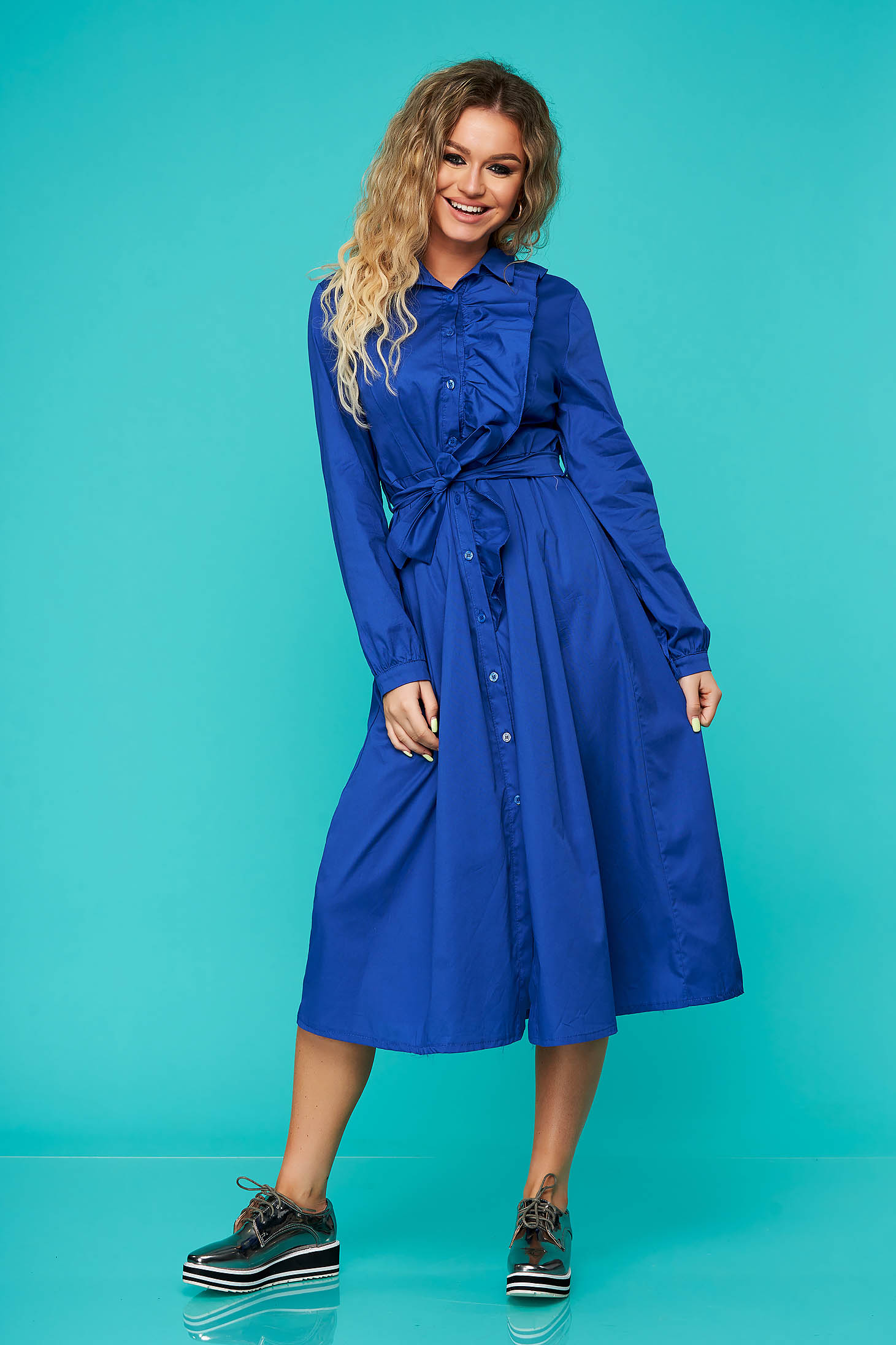 Rochie SunShine albastra de zi in clos cu volanase accesorizata cu cordon din bumbac neelastic