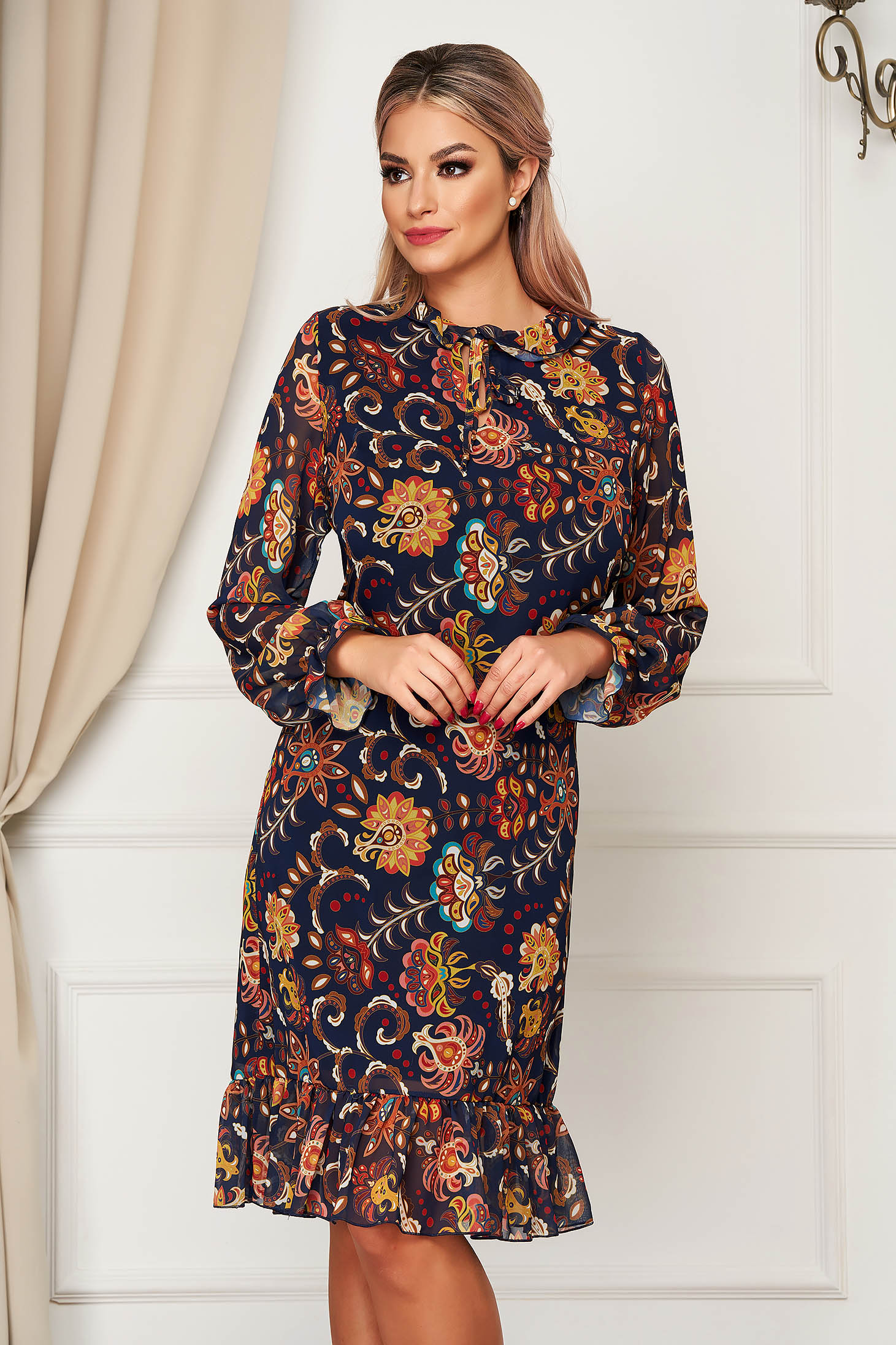 Rochie StarShinerS eleganta din voal cu un croi drept cu volanase la baza rochiei