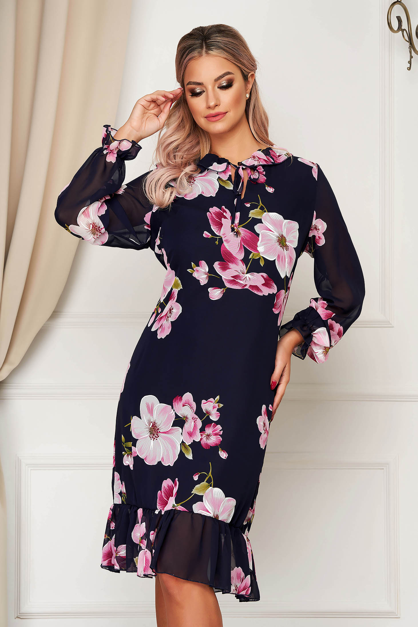 Rochie StarShinerS cu imprimeu floral eleganta din voal cu un croi drept cu volanase la baza rochiei
