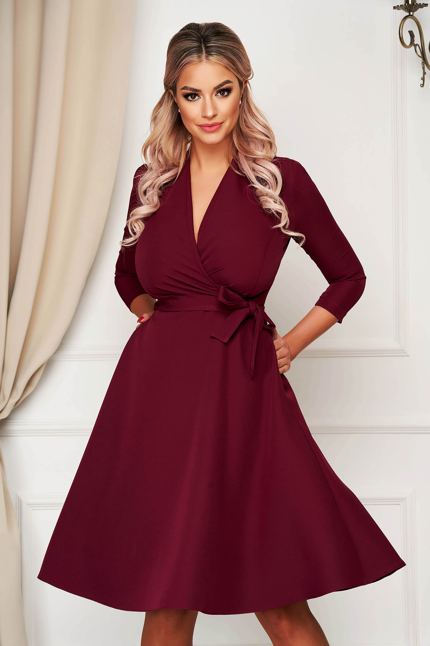 Elegáns harang StarShinerS burgundy midi ruha enyhén rugalmas szövetből zsebekkel