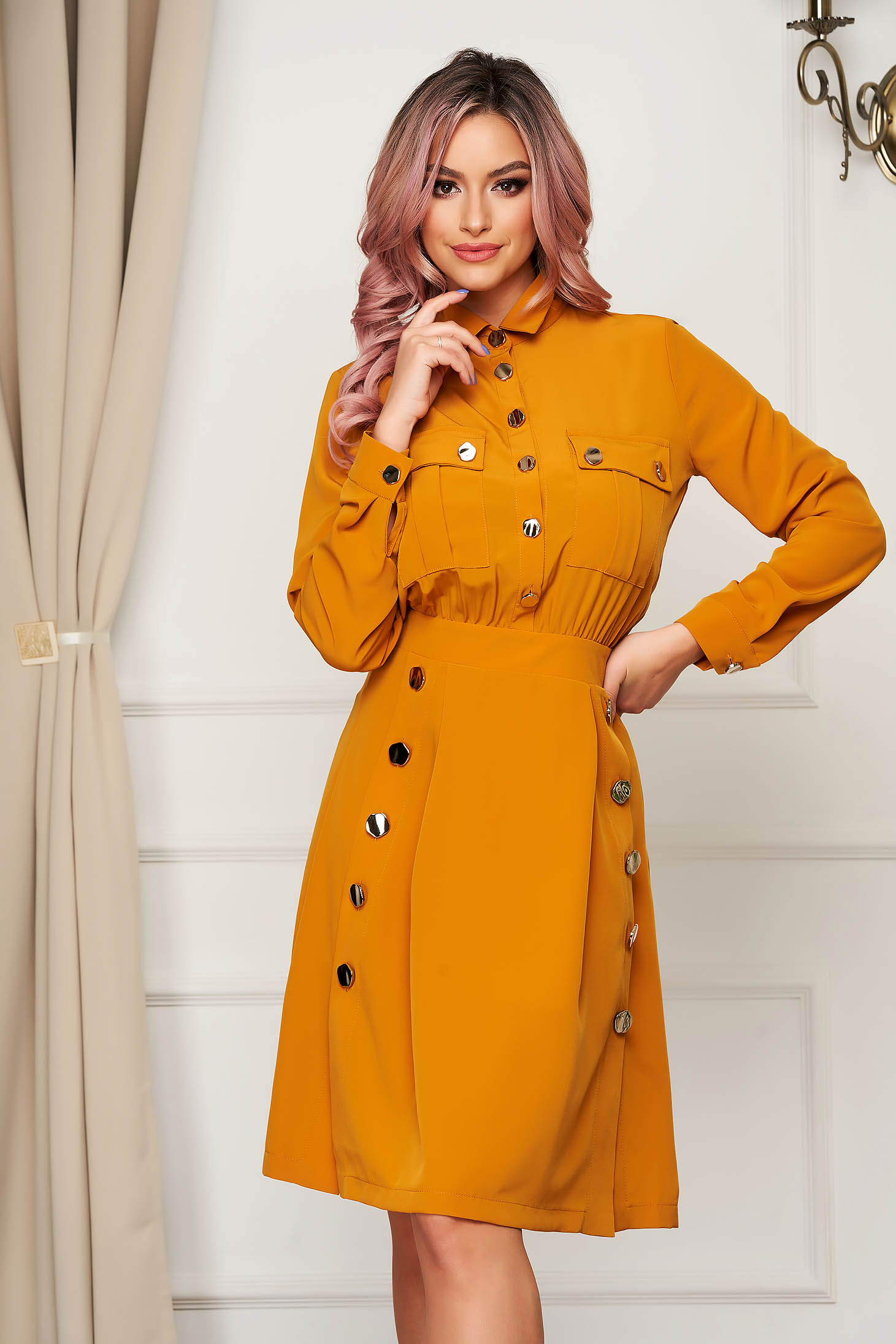 Rochie PrettyGirl mustarie midi de zi in clos cu maneci lungi