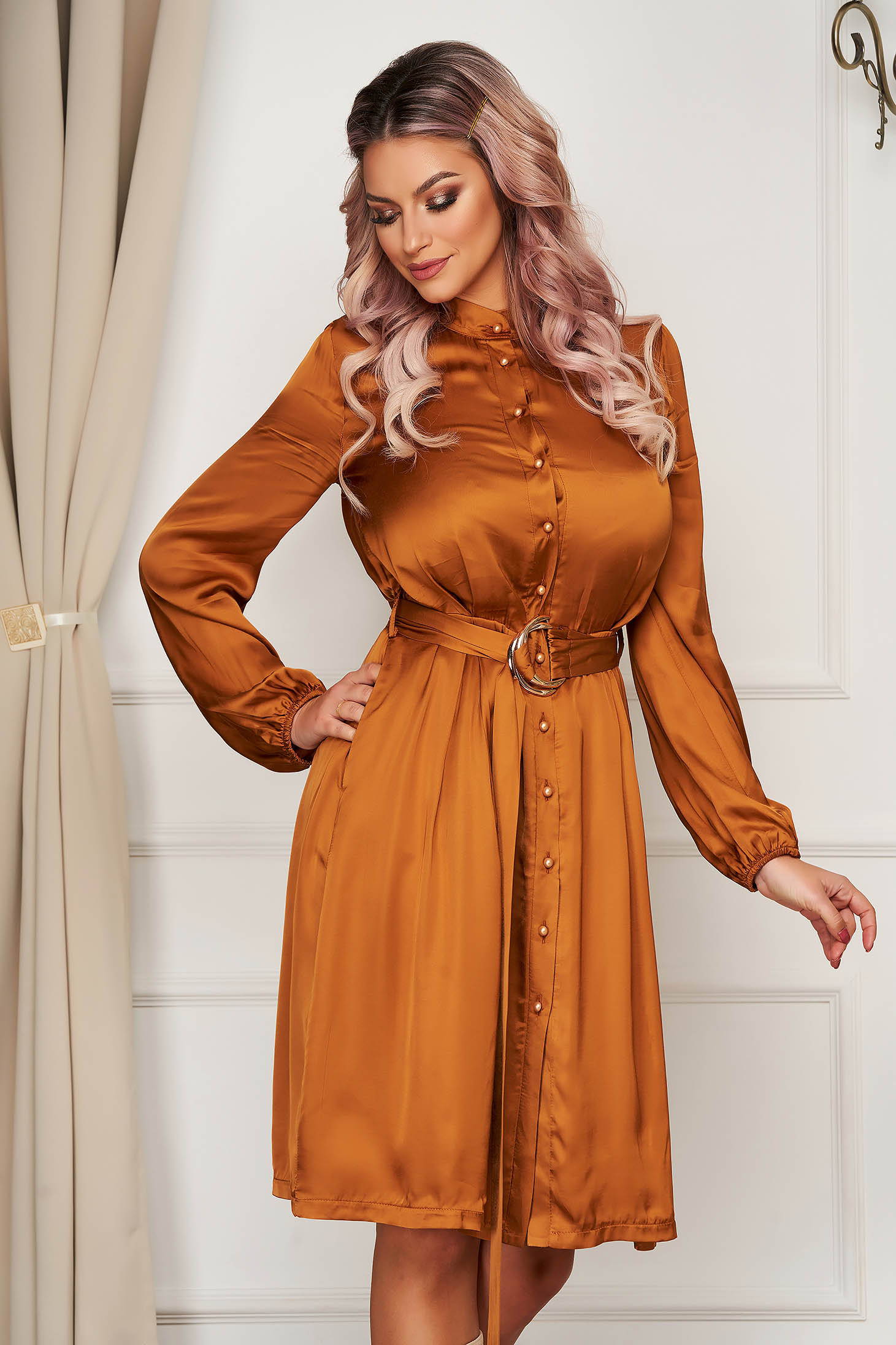 Rochie PrettyGirl mustarie office midi in clos cu maneci lungi