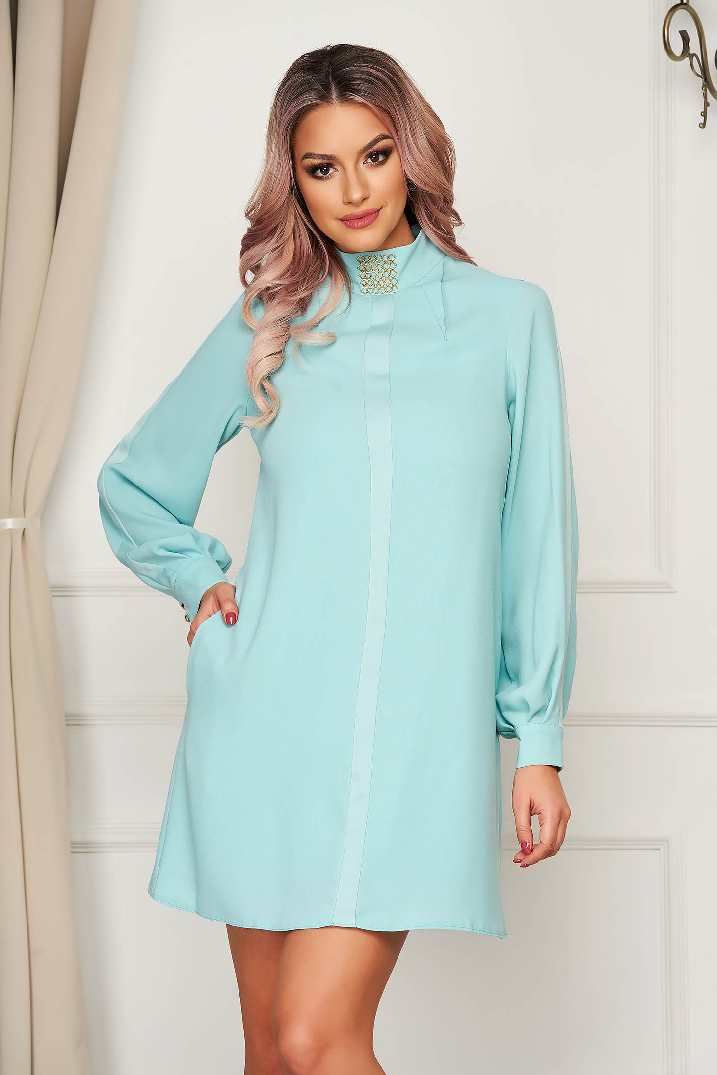 Rochie mint PrettyGirl scurta de zi din voal pe gat cu croi in a si maneci lungi