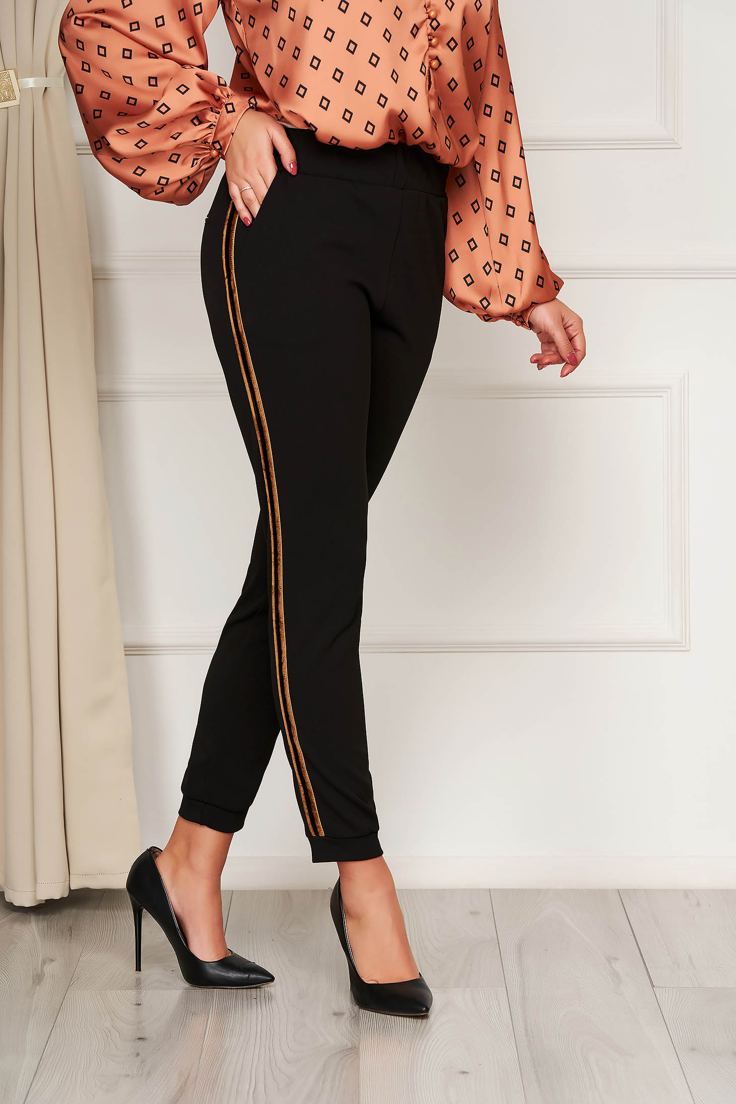 Pantaloni PrettyGirl negri office conici cu elastic in talie