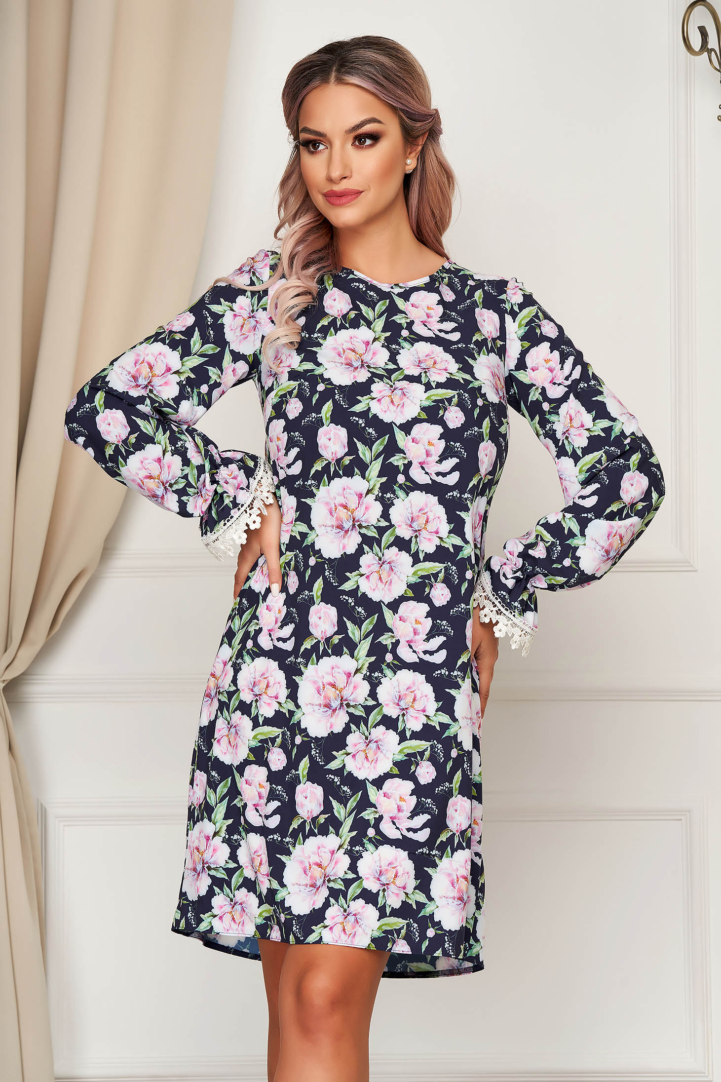 Rochie StarShinerS cu imprimeu floral scurta de zi tesatura fluida cu croi larg si cu aplicatii de dantela