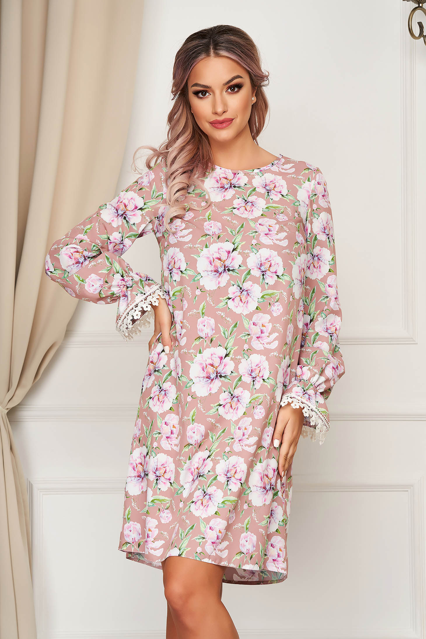 Rochie StarShinerS cu imprimeu floral scurta de zi tesatura fluida cu croi larg si cu aplicatii de dantela