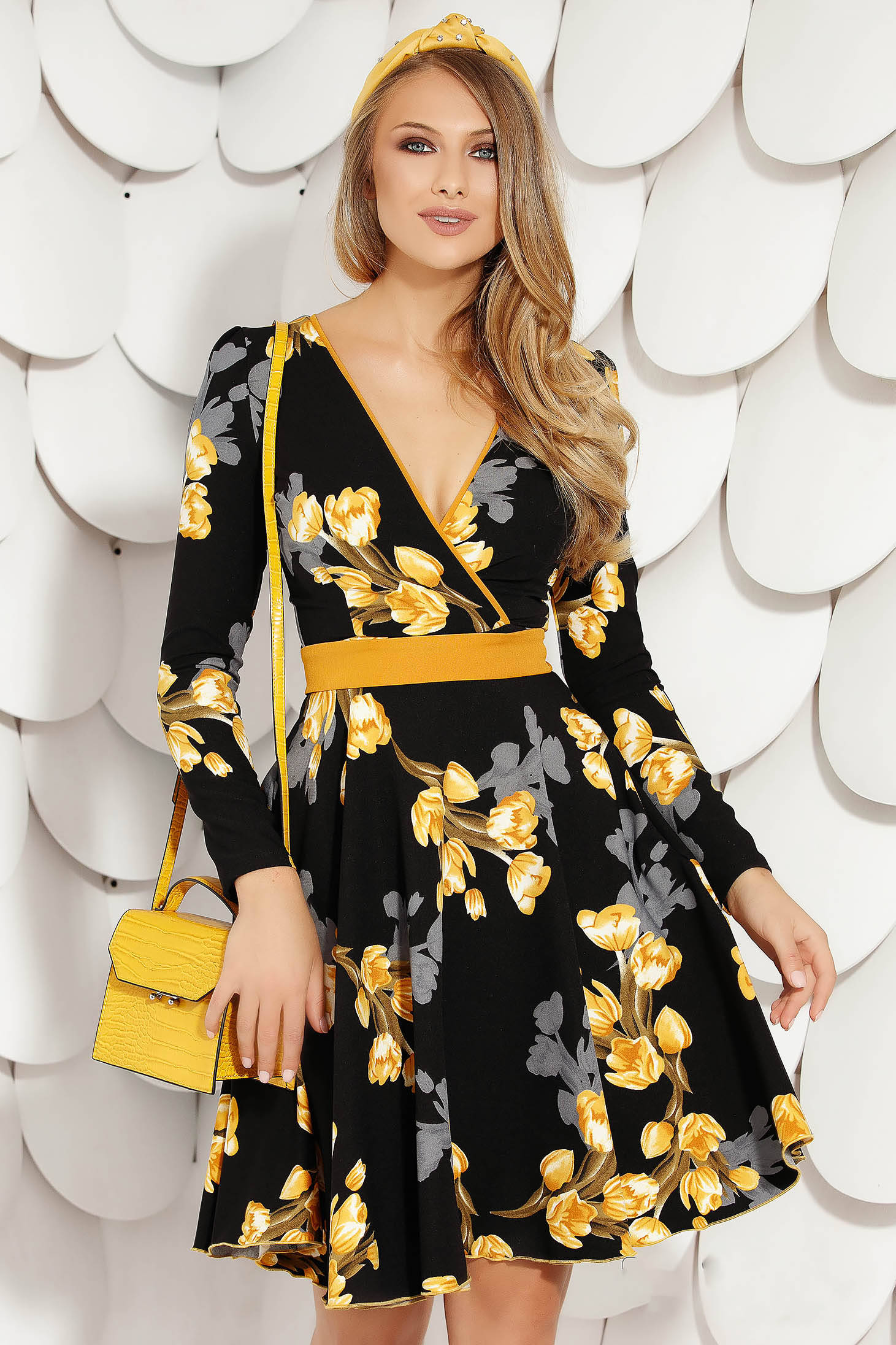 Rochie Fofy cu imprimeu floral scurta de zi in clos material subtire