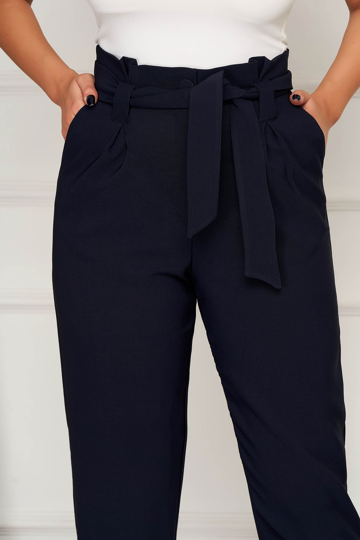 Pantaloni Artista albastru-inchis office conici din stofa cu buzunare