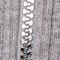 Rochie SunShine gri scurta de zi tricotata tip creion accesorizata cu fermoar