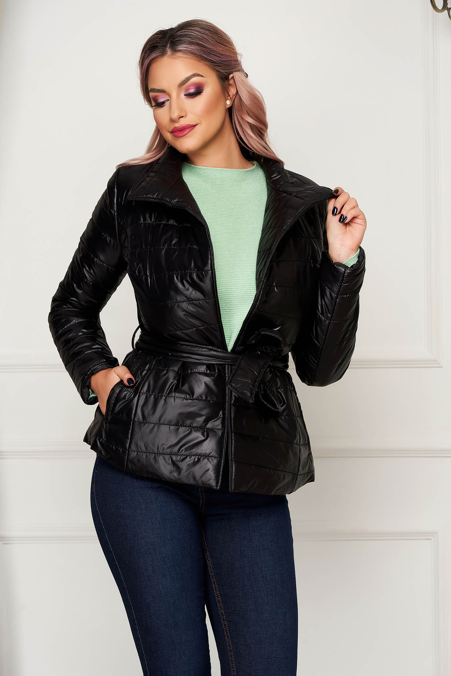 Geaca Artista neagra casual scurta din fas cu buzunare si guler inalt