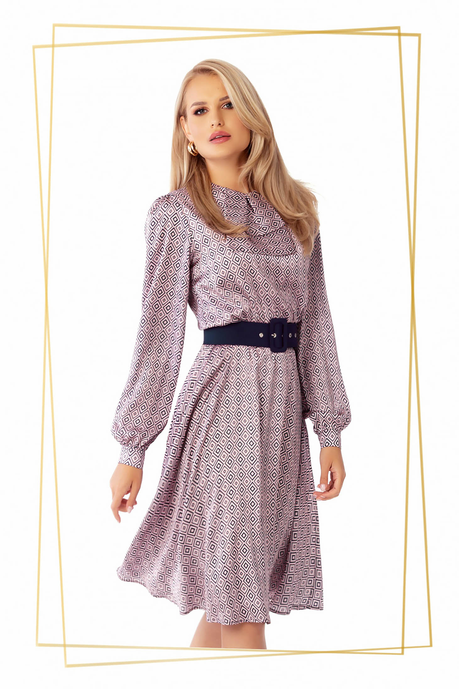 Rochie PrettyGirl roz prafuit midi de zi in clos din satin cu accesoriu tip curea