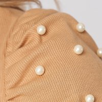 Bluza dama din tricot reiat crem mulata cu umeri cu volum si aplicatii cu perle - SunShine