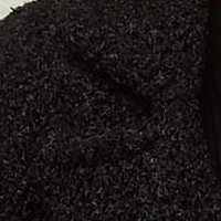 Hosszú bő szabású fekete kabát bolyhos anyagból