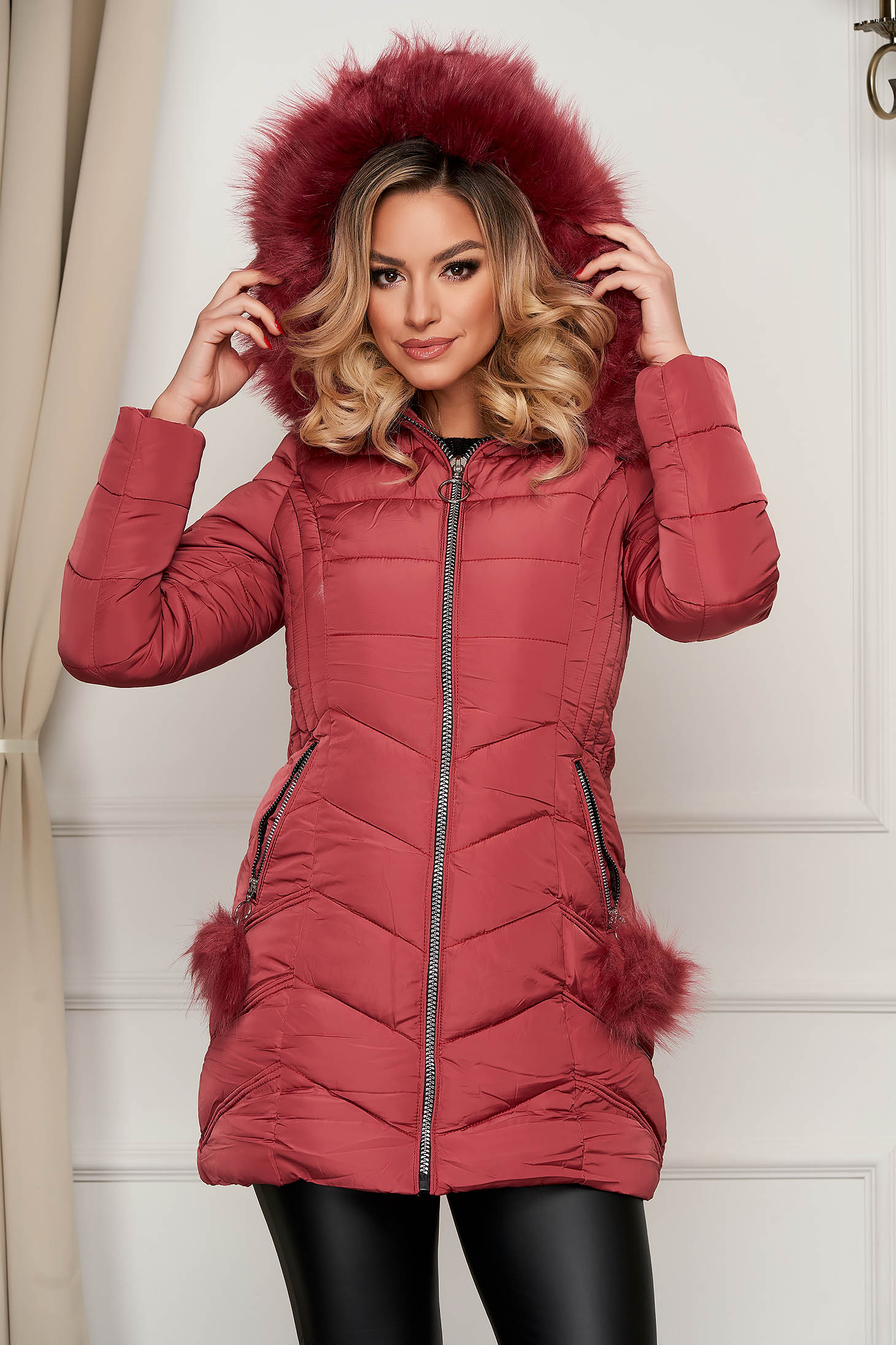 Geaca SunShine corai midi din fas accesorizata cu blana ecologica