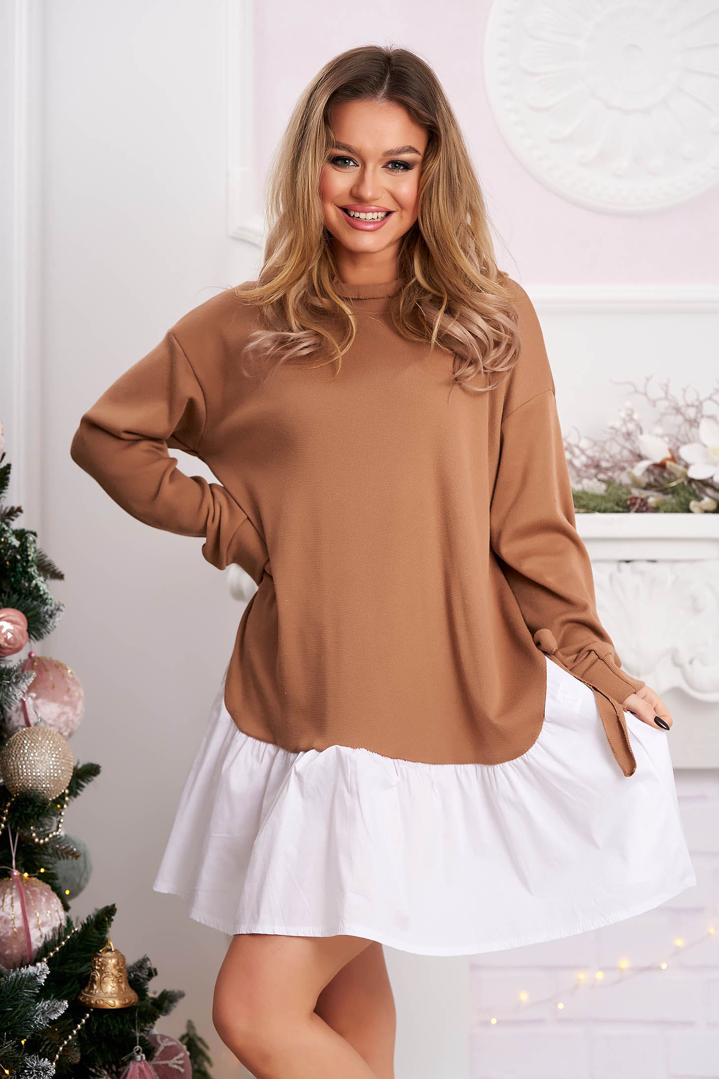 Rochie SunShine cappuccino casual scurta cu croi larg accesorizata cu fundite