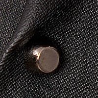Fekete magas derekú szűk szabású nadrág műbőrből fémes szegecsekkel