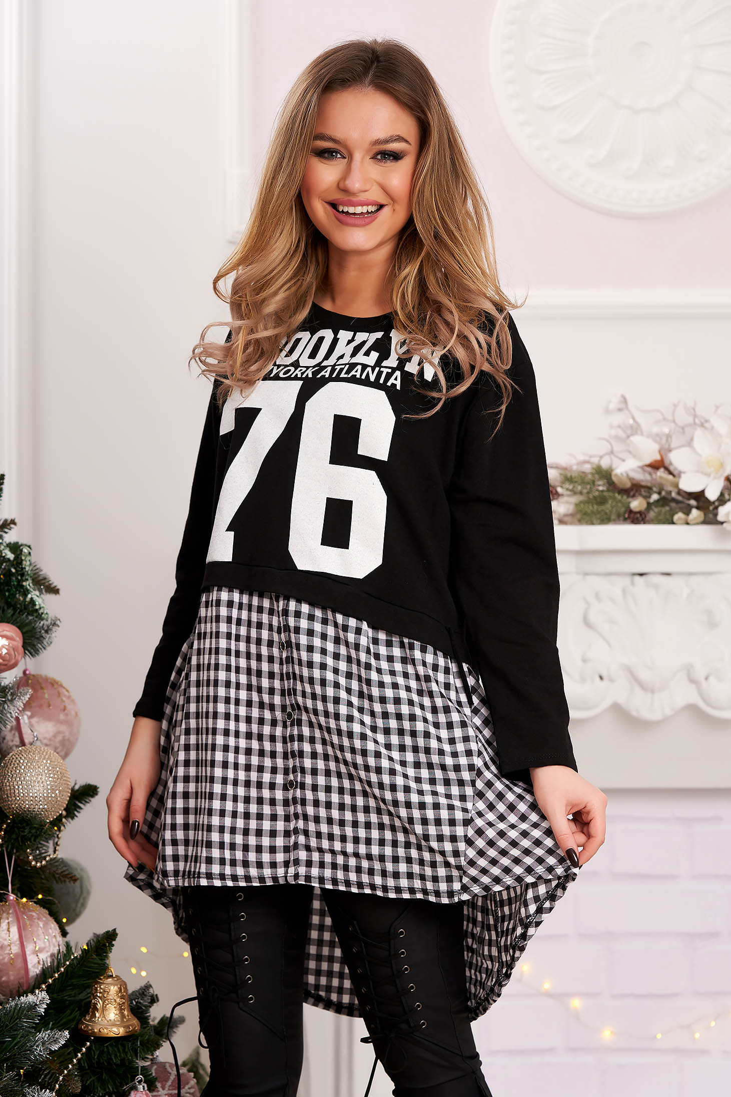 Bluza dama SunShine neagra asimetrica cu croi larg accesorizata cu nasturi